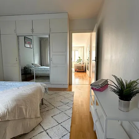 A Cozy Two Bed Near The Riverside *